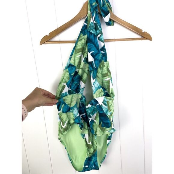 Blogger Favorite Envya Kaleen Front Cross Halter Neck One-Piece Swimsuit Size S - Picture 3 of 9